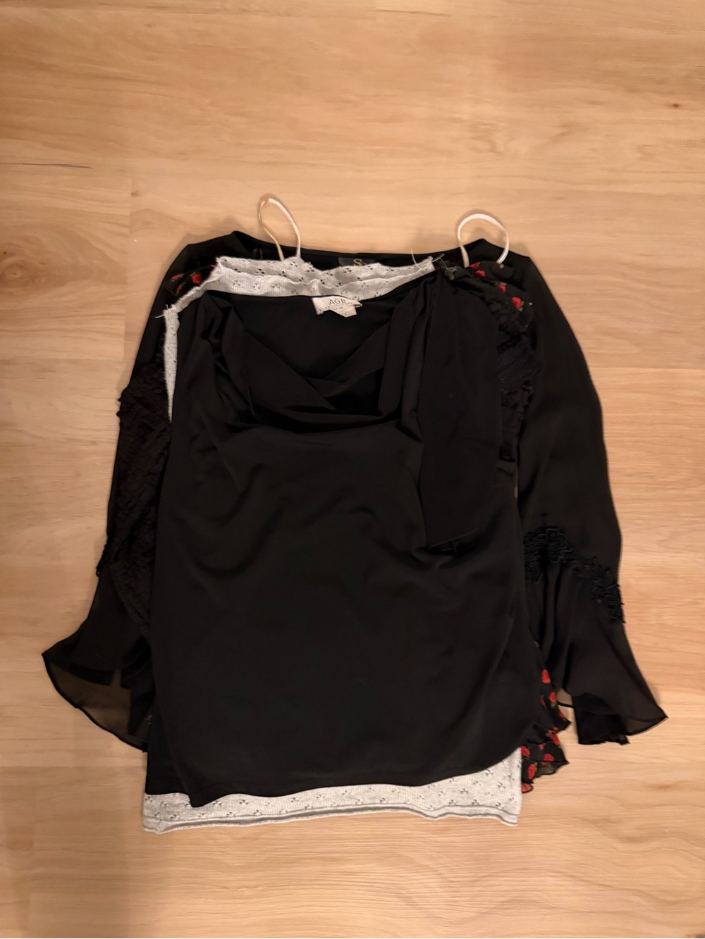 Tops Bundle - Picture 2 of 9